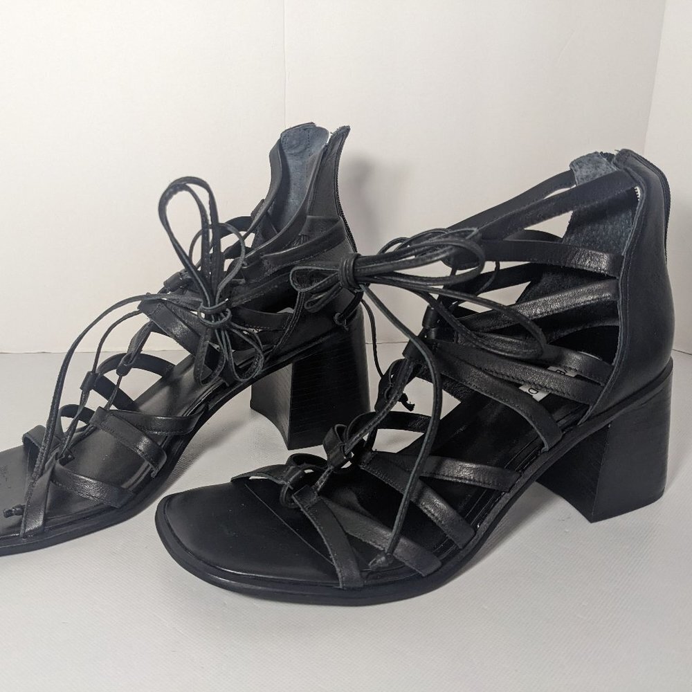 NEW- Size 9.5M Womens Steve Madden Cherri Block Heeled Strappy Sandals Black